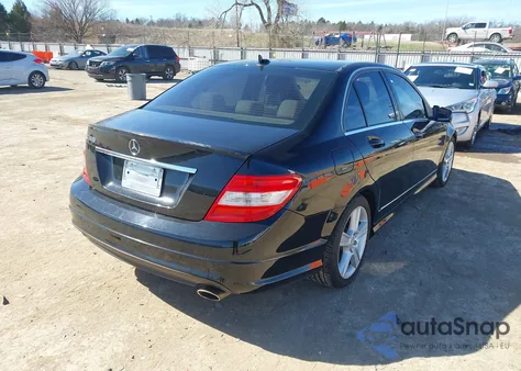 2010 Mercedes-Benz C 300 Sport z USA, uszkodzony, nr VIN WDDGF5EB7AR091873